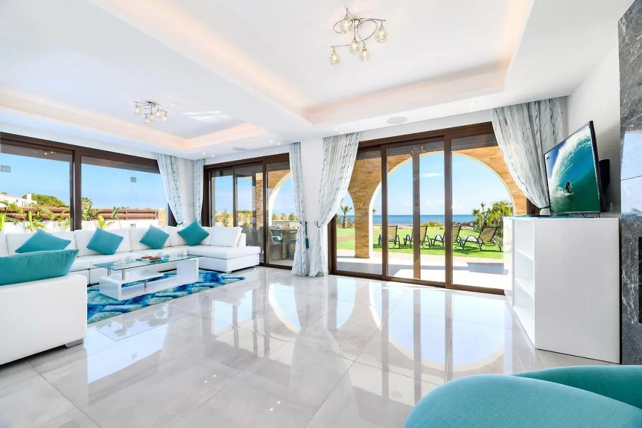Serenity Seafront Villa أيا نابا