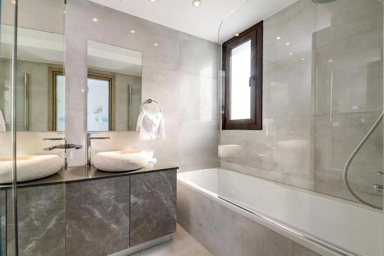 Serenity Seafront Villa أيا نابا