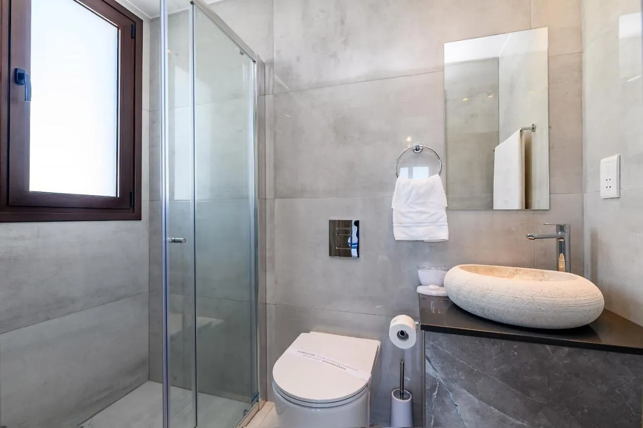 Serenity Seafront Villa أيا نابا