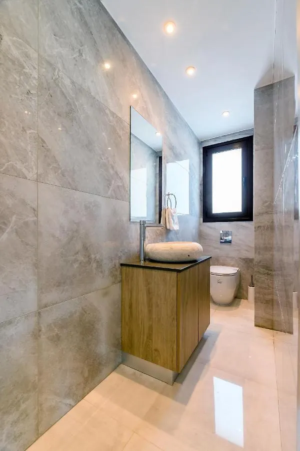 Serenity Seafront Villa أيا نابا