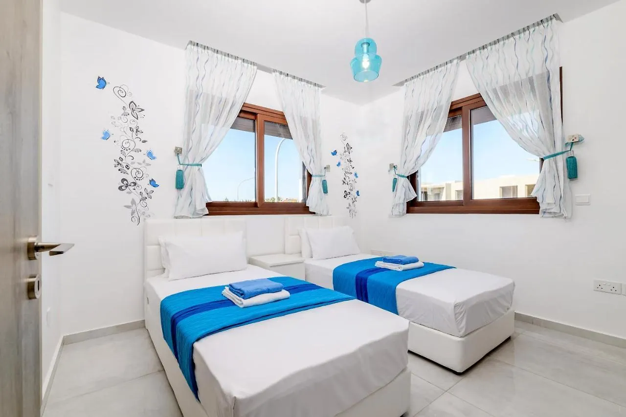 Serenity Seafront Villa أيا نابا قبرص